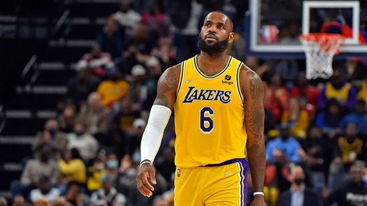Lebron James, se conviritó en el primer jugador en la historia de la NBA con al menos 30 000 puntos, 10 000 rebotes y 9 000 asistencias