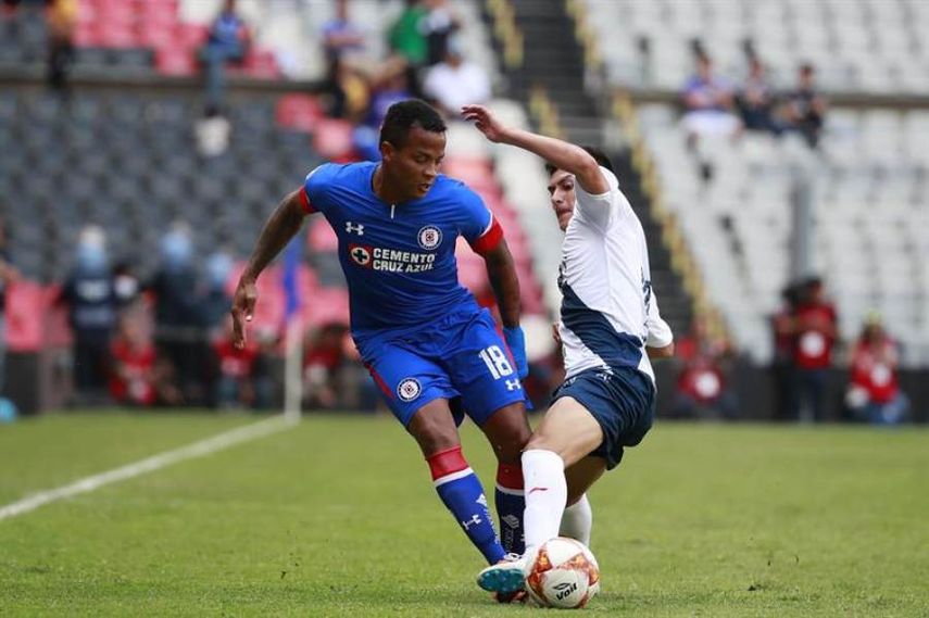 El Cruz Azul golea 3-0 al Puebla con goles de sus refuerzos