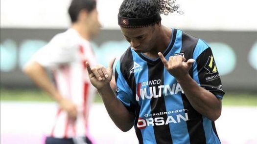 Ambriz asegura que en el Querétaro deben proteger a Ronaldinho