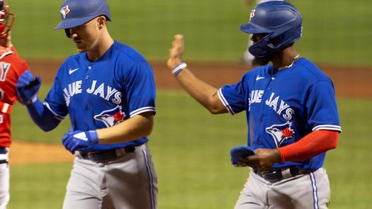 10-8. El dominicano Hernández pega su jonrón 100 en la victoria de los Azulejos sobre los Atléticos