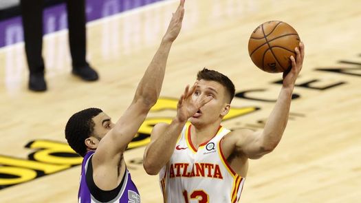 103-126. Bogdanovic lidera victoria de los Hawks; Willy, cerca del doble-doble
