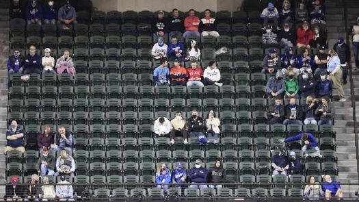 Los aficionados vuelven a estar en las tribunas de los campos de primavera