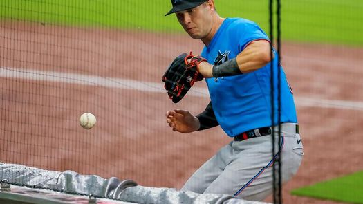 5-1. Dickerson lidera el ataque ganador de Marlins, que se van en ventaja