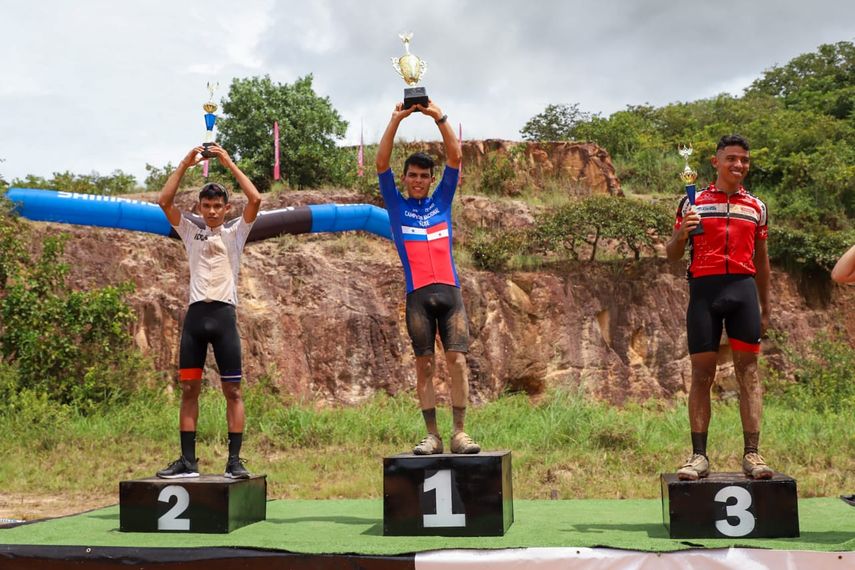 Roberto Herrera nuevo Rey del MTB XCOX en Panamá