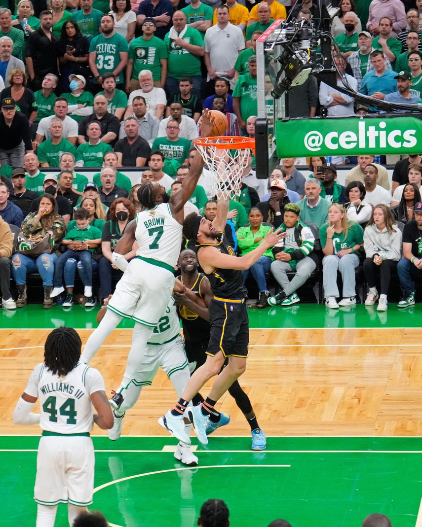 Jaylen Brown anotó 27 puntos y 9 rebotes en la victoria de los Celtics en el Juego 3 de las finales de la NBA