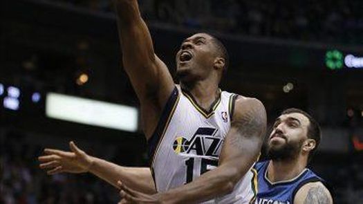 100-96. Favors y Hayward sorprenden a los Spurs y cortan la mala racha de los Jazz