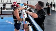 Nataly Delgado (izquierda) es asistida por su entrenador y también esposo, Julio Archibold durante un entrenamiento para su pelea de título mundial interino. Foto: Cortesía/@estef1594 Nataly Delgado (izquierda) es asistida por su entrenador y también esposo, Julio Archibold durante un entrenamiento para su pelea de título mundial interino. Foto: Cortesía/@estef1594