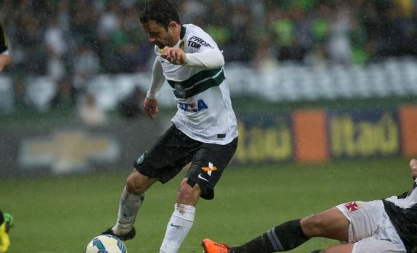 Coritiba, con su plantilla estelar, busca remontar la serie ante Belgrano
