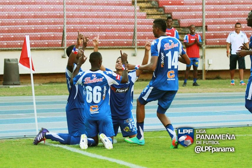 Árabe Unido sale avante en un accidentado encuentro ante Sporting SM