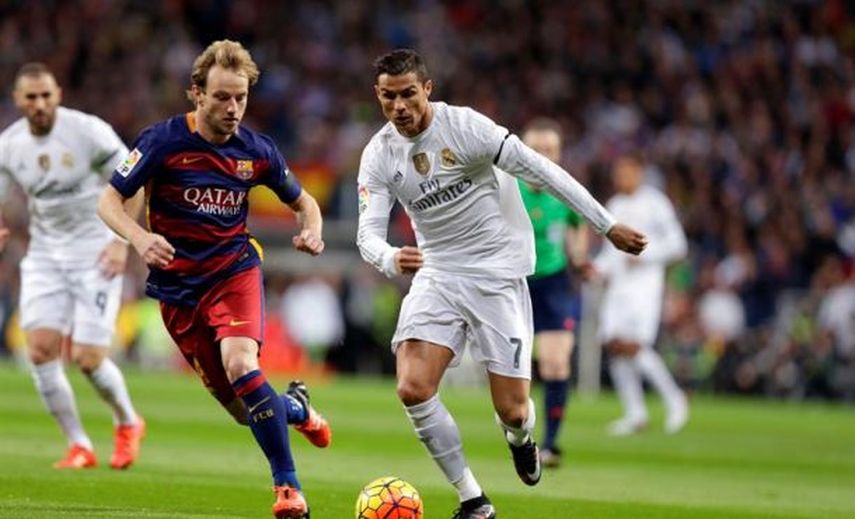 Un clásico poco decisivo pero muy emotivo alumbra el retorno de la Liga