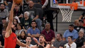 119-100. Aldridge y Leonard brillan en triunfo de Spurs; Gasol, 12 puntos