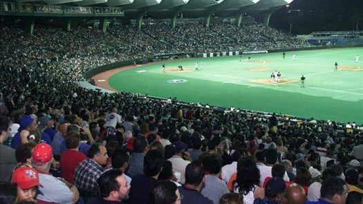 3-2. Santana pega triple y define el triunfo de los Mellizos