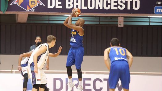 Michael Hicks sobresale en el duelo entre panameños