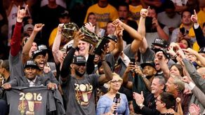 89-93. James, como MVP, cumplió su promesa de hacer campeones a los Cavaliers