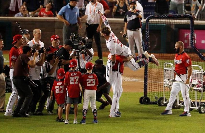 Harper, nuevo Rey de los jonrones al ganar el Derby; pierden Aguilar y Báez