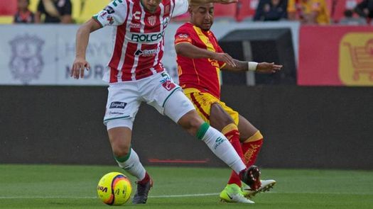 El chileno Lichnovsky y el mexicano Alvarado firman con el Cruz Azul