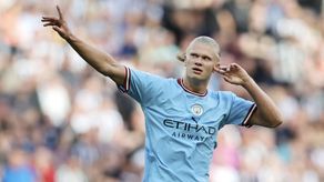 Haaland lidera la tabla de goleadores gracias a su primer hat trick en Inglaterra