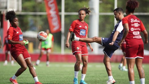 Karla Riley y Lineth Cedeño: la mira en portería rival