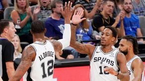 113-108. Los Spurs ganan en la prórroga el duelo anotador entre DeRozan y Doncic
