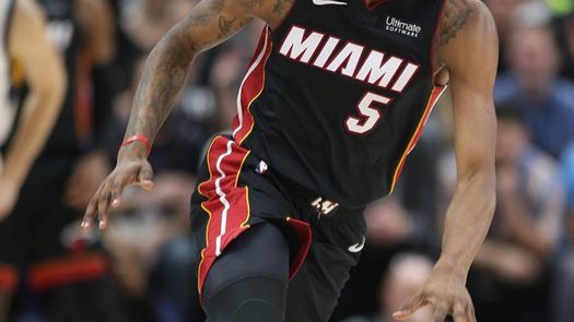 109-92. Los Heat pierden el partido y al alero Derrick Jones Jr. por lesión
