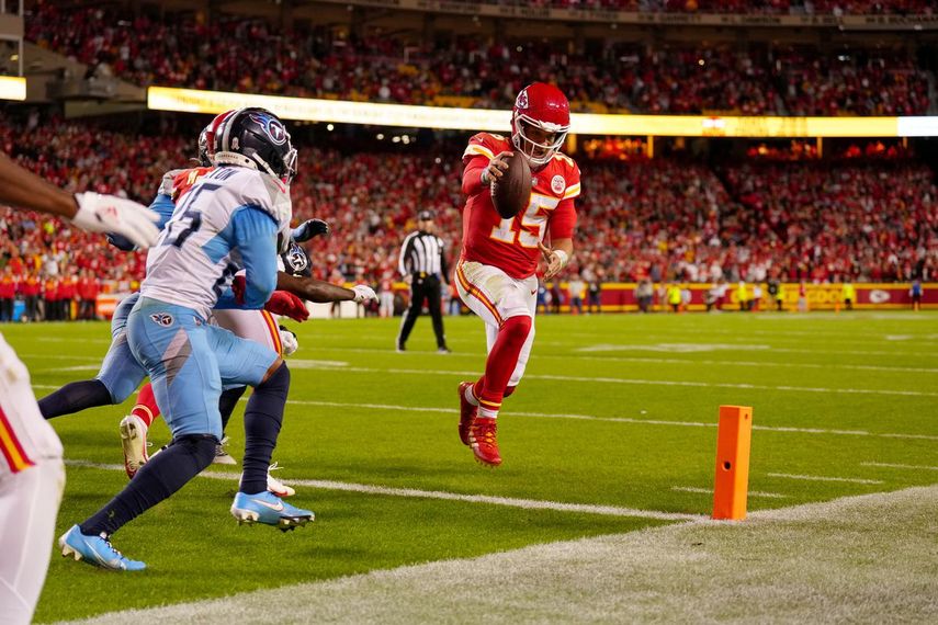Chiefs se imponen a Titans en overtime