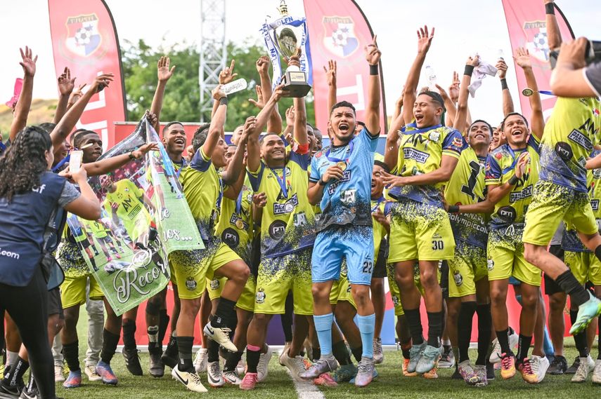 La fiesta del fútbol amateur tiene a sus dos finalistas.&nbsp;