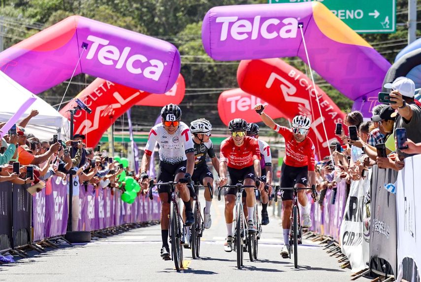 El dominio tico continúa: Sergio Arias gana la quinta etapa y Pablo Mudarra mantiene firme la camiseta de líder.