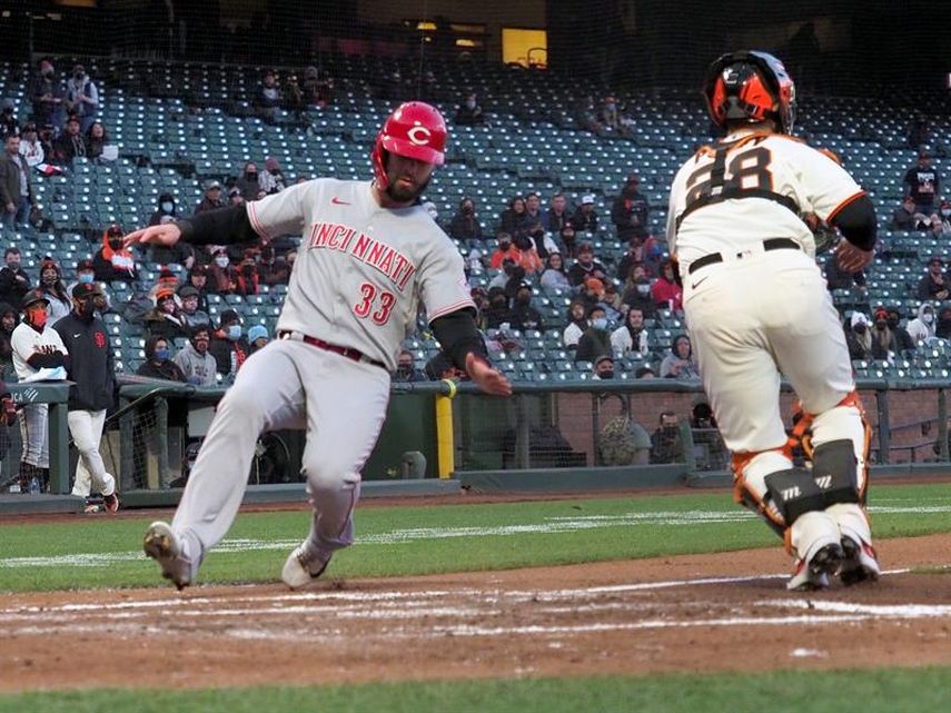 8-7. Winker pega tres jonrones y sella la victoria de los Rojos sobre los Cardenales
