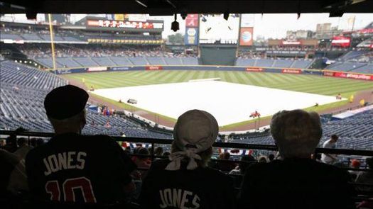 Investigan la muerte de un aficionado que cayó de una tribuna en un juego de béisbol en EE.UU.