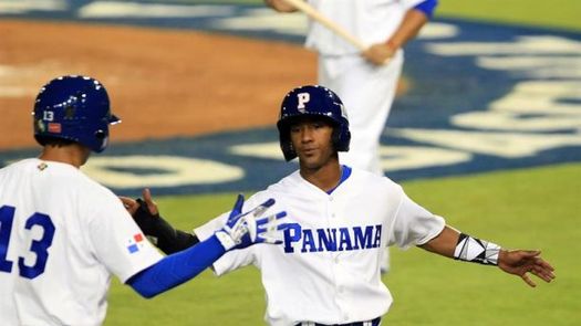 9-2. Panamá se impone a Francia con el poderío de Carlos Calicho Ruíz