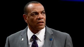 Entrenador asistente de los Lakers no viajará a Orlando