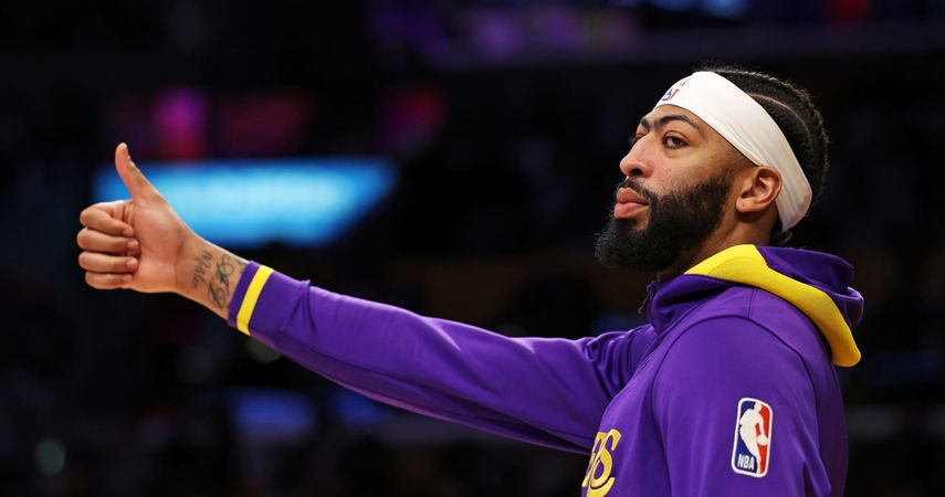 Anthony Davis extiende su contrato con los Lakers