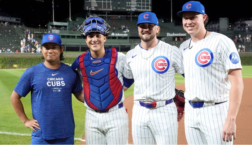El receptor panameño Miguel Amaya (segundo de izquierda a derecha) posa junto a los 3 lanzadores con los que se combinó para el No Hit No Run ante los Piratas. Foto: Cortesía/Las Mayores