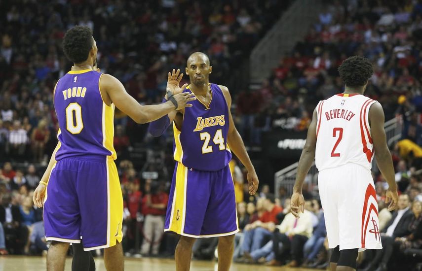 92-98. Bryant se aprovechó de la ausencia de Howard y da triunfo a Lakers