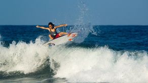 Surfista panameño gana en la categoría Sub-12