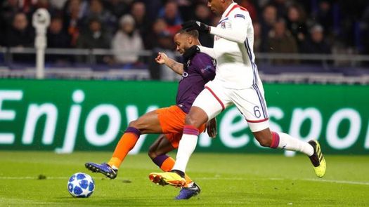 2-2. El City salva un empate ante el Lyon y se mete en octavos