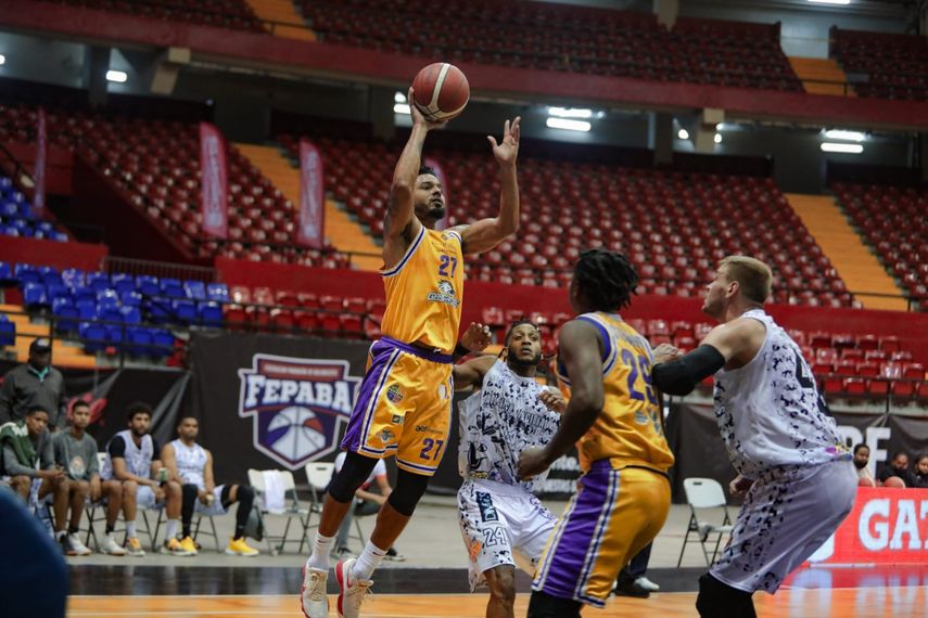 Colón obliga a un cuarto partido en las semis