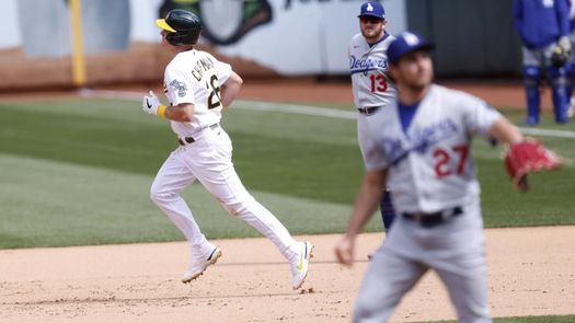 3-2. Bauer tiene apoyo de Betts y Muncy en triunfo de Dodgers ante Gigantes
