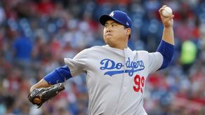 7-2. Ryu lanza sólido y Azulejos ganan a los Indios