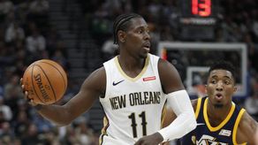 111-125. Holiday lidera la victoria de los Pelicans