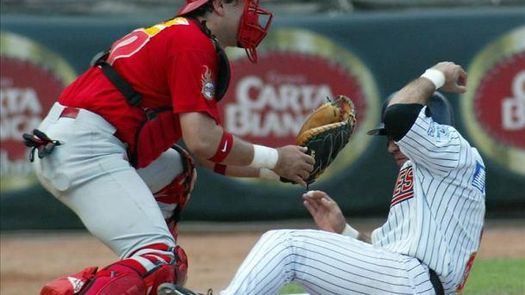 8-4. Los Diablos Rojos vencen a los Pericos de Puebla y se acercan al título