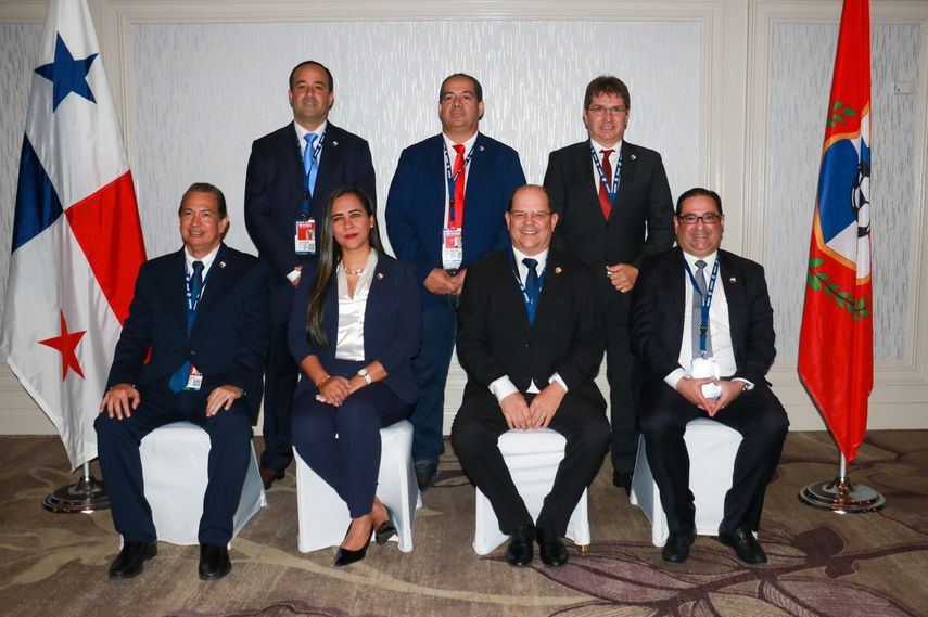 Manuel Arias y su equipo Sembrando Fútbol 2.&nbsp;