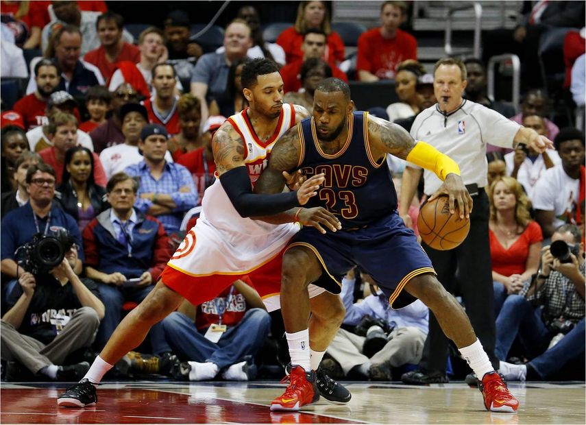 82-94. James brilló ante unos Hawks plagados de lesionados; Los Cavaliers tienen 2-0