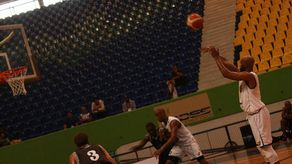 Debut triunfal y contundente de los Correcaminos de Colón