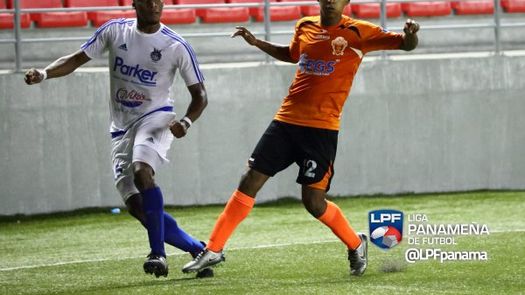 Atlético Nacional permanece líder; Árabe Unido empieza a progresar