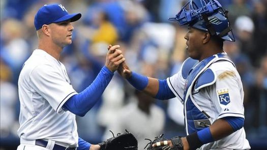 5-4. Pérez y Escobar anotan las carreras del empate y el triunfo de los Reales