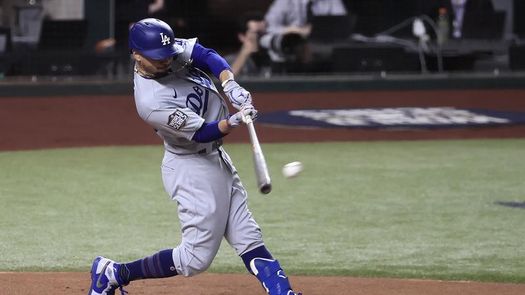 7-4. Betts y Muncy jonronean y marcan la victoria de los Dodgers