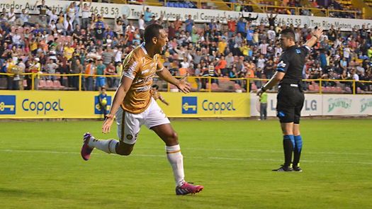 Roberto Nurse anota hattrick a su ex equipo y es líder en la tabla de goleadores