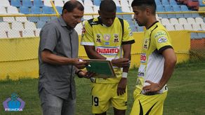 El Isidro Metapán, con gol del Panameño Muñoz, saca al Águila del liderato