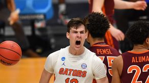 Colin Castleton firmó contrato de dos vías con los Lakers